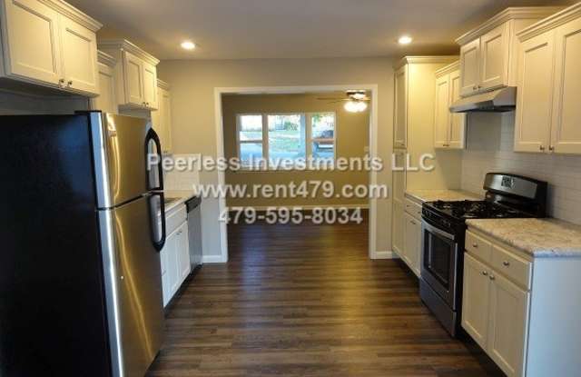 2109 Cottonwood Pl - 2109 Cottonwood Place, Springdale, AR 72762