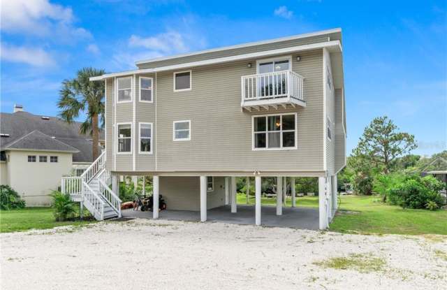 3203 PINEVIEW DRIVE Gallery 2