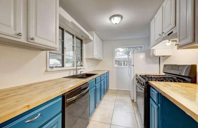 Charming 3 Bedroom Home – Pets Welcome! Gallery 4