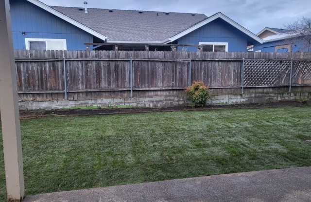 3 bed 2 bath Single Family Home for Rent in SW Grants Pass Gallery 3