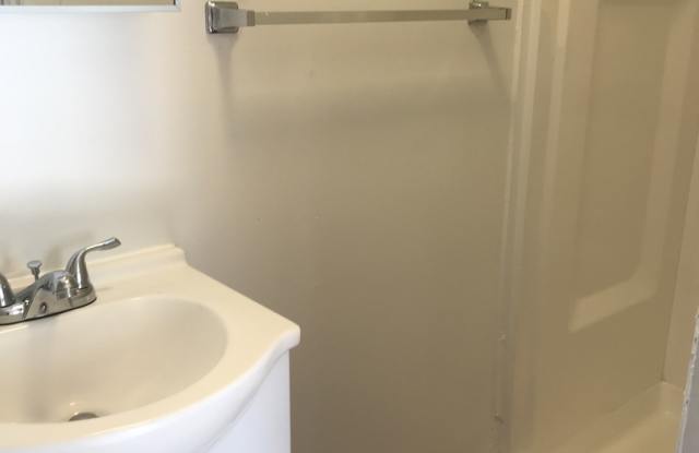 Section 8 Eligible-1st Floor Efficiency Room - South York City Gallery 1