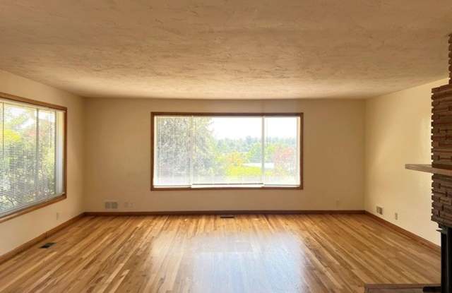 3Bd/2Ba Single Story House - Available to View! Gallery 4
