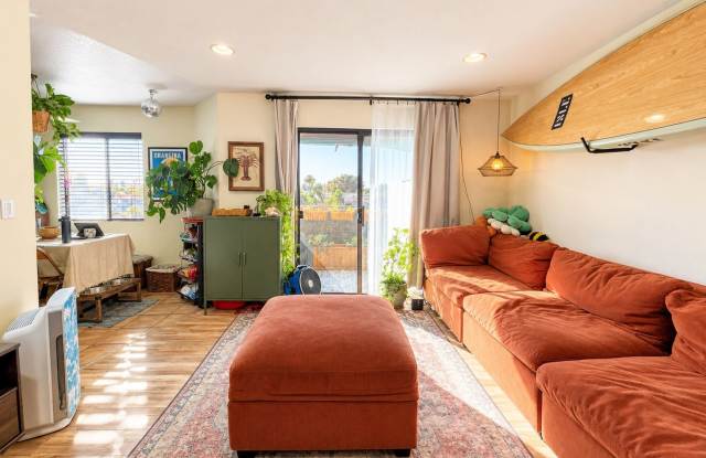 Spacious Top-Floor 3-Bedroom Corner Condo with 2 Parking Spaces Gallery 1