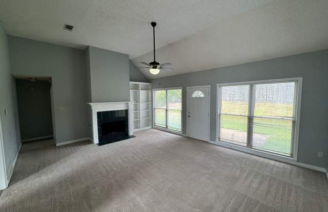 Charming 3-Bedroom Home + Game Room / Office Gallery 4