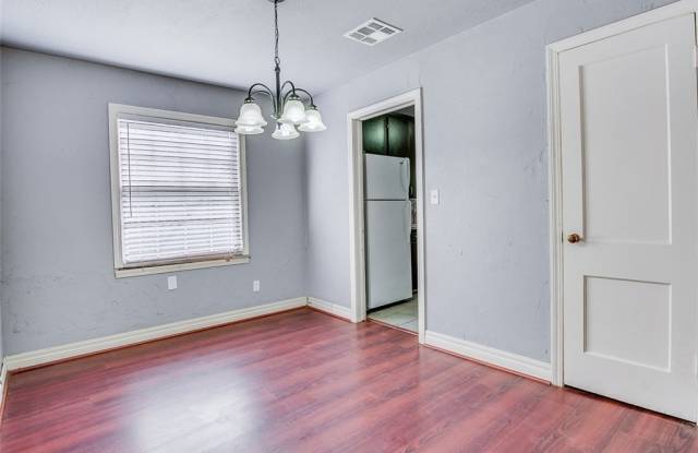 Cute 2 Bed | 1 Bath | 1 Car Garage Gallery 4