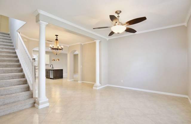 Stunning 5/2.5 Spacious Home with a 3 Car Garage in the sought after Gated Community of Weston Hills - Clermont Gallery 3