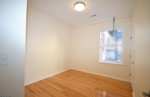 105 CENTER ST Gallery 4