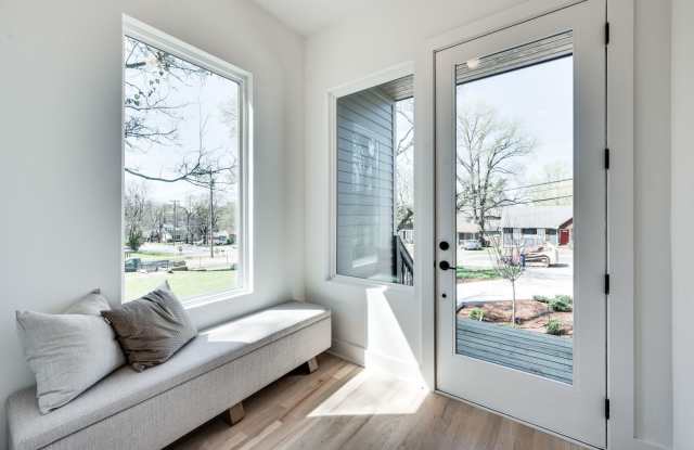 Walkable East Nashville Luxury With Private Courtyard & Tesla Charger Gallery 4