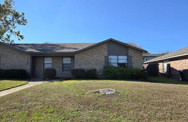 2/1.5 Chapel Duplex - 1401 Chapelwood Drive, Waco, TX 76712