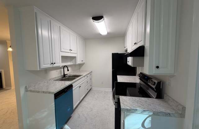 SW Roanoke County Townhome! Gallery 3