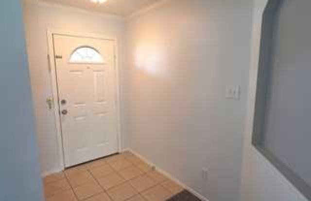 140 S WILLOW WAY Gallery 2