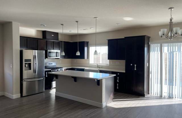 4 Bedroom, 2 Bath, Single Story Gallery 3