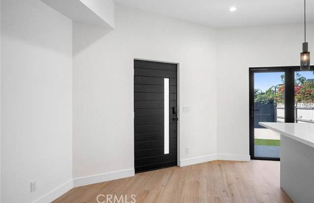 9601 North Clybourn Avenue Gallery 3