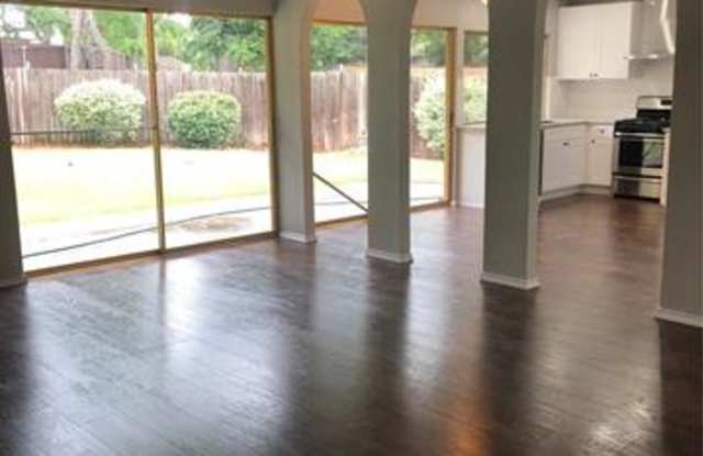 3300 Ridgelake Gallery 4