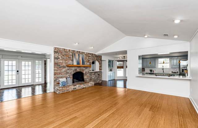 Resort-Style 4 Bedroom Home with Pool & Outdoor Pavilion in Pine Park Gallery 3