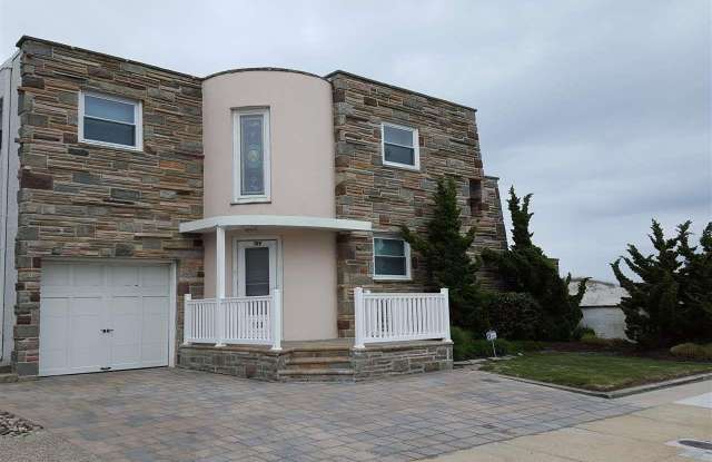 109 S Vendome Ave - 109 South Vendome Avenue, Margate City, NJ 08402