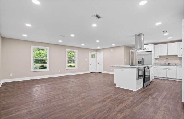 2310 McPhillips Drive Gallery 4