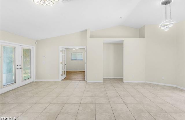 5215 SW 16th Place Gallery 3