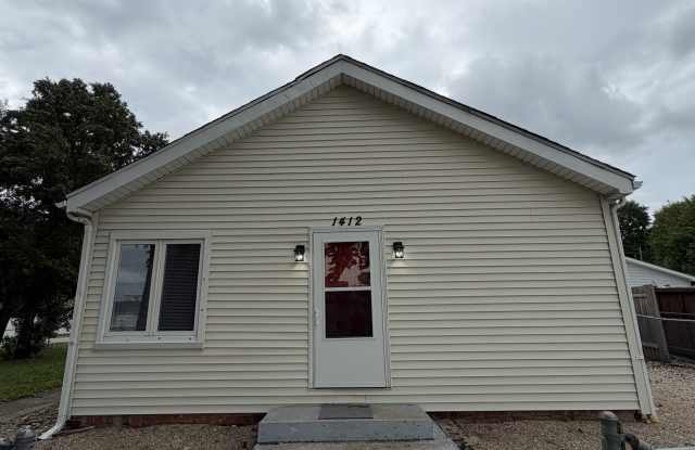 1412 North Harris Avenue Gallery 2
