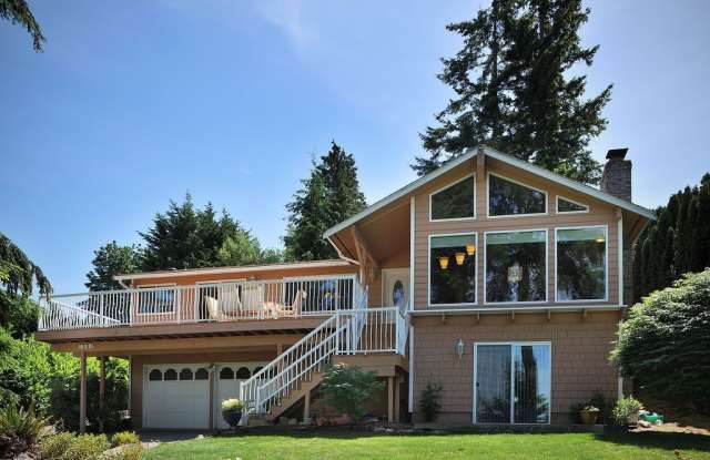 4 Bedroom Mukilteo Home with water views! - 10221 62nd Place West, Mukilteo, WA 98275