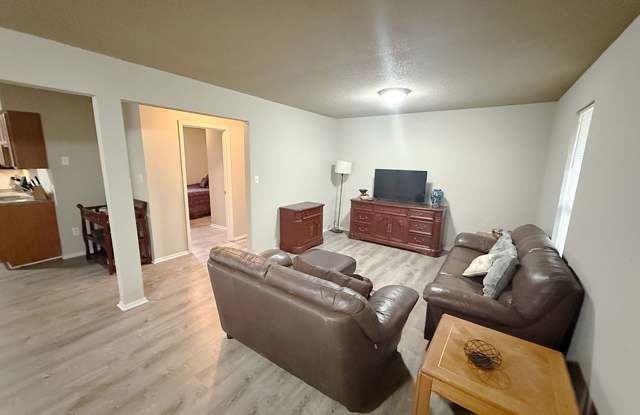 Stonegate Complex -- Fully Furnished and Utilities Included! Gallery 4