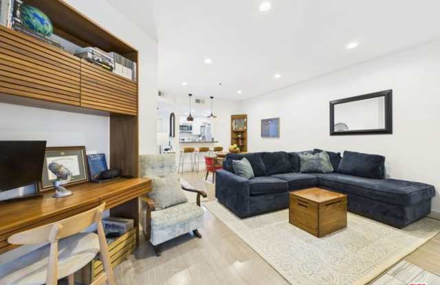 2BR + 2BA Townhome in KTown/Wilshire Center, in-unit W/D, Hot Tub + 2 gated parking spaces in Los Angeles - 525 South Berendo Street, Los Angeles, CA 90020
