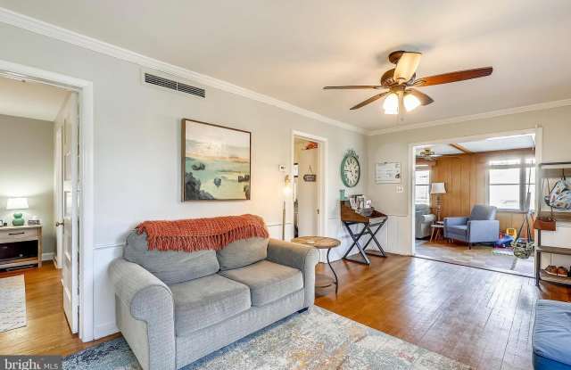 4628 WINDSOR LN Gallery 4