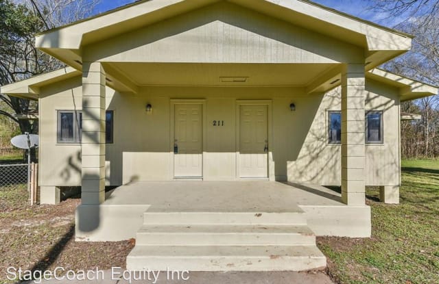 211 N Texas Ave - 211 N Texas Ave, Angleton, TX 77515