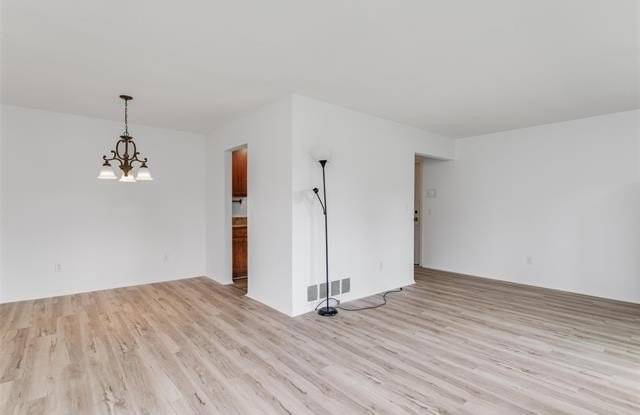 685 E Fox Hills Drive Gallery 4