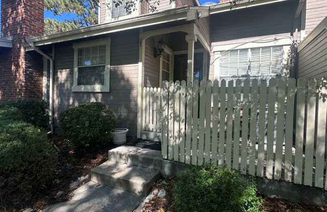 Townhome in Aurora nearby I-225 - 2092 South Helena Street, Aurora, CO 80013