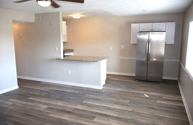 2 bed 1.5 bath condo - $500 off your first months rent Gallery 4
