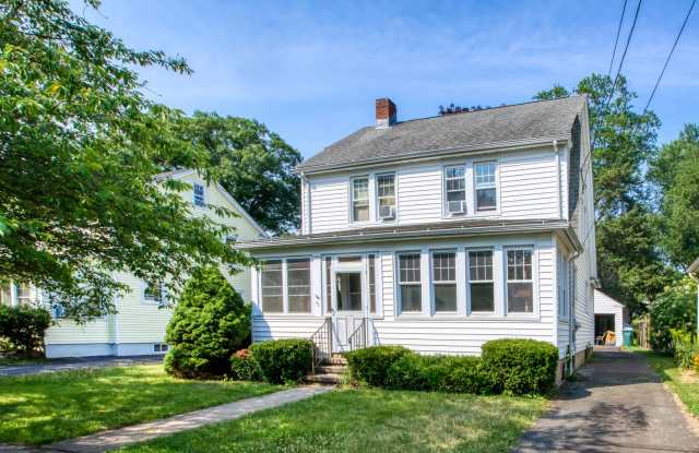 Open house Saturday July 11th 11am to 2PM | Lovely 3 bedroom single family home in Hamden!  Lease available for September 1st photos photos