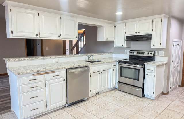 Charming Edmond Home Near 2nd & Santa Fe! Gallery 1