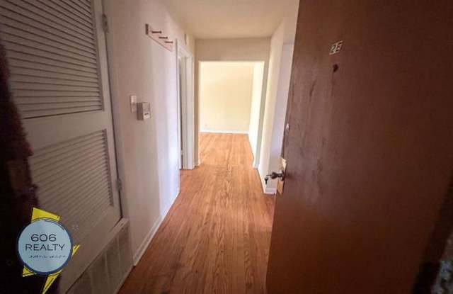 4811 W Warwick Gallery 3