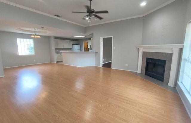 Nice and Spacious 3 bedroom, 2 bath home in Southland AVAILABLE NOW! Gallery 3