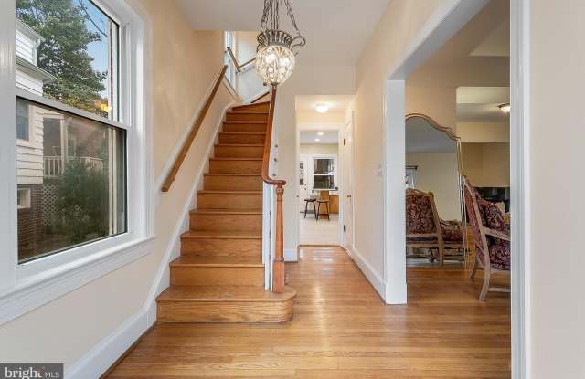 4604 NOTTINGHAM Drive Gallery 2