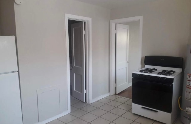 228 B Hermosa NE - 228 Hermosa Drive Northeast, Albuquerque, NM 87108