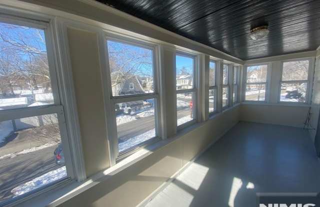 133 Willowdale Avenue Gallery 3
