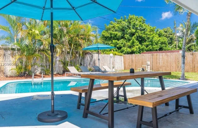 6445 SW 22nd Ct Gallery 3
