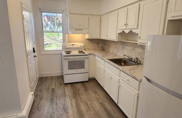 Row Home For Rent with Fenced in BackYard photos photos