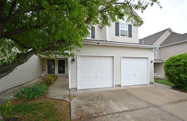 Nice 2 bedroom, 2.5 bath Townhouse with basement photos photos