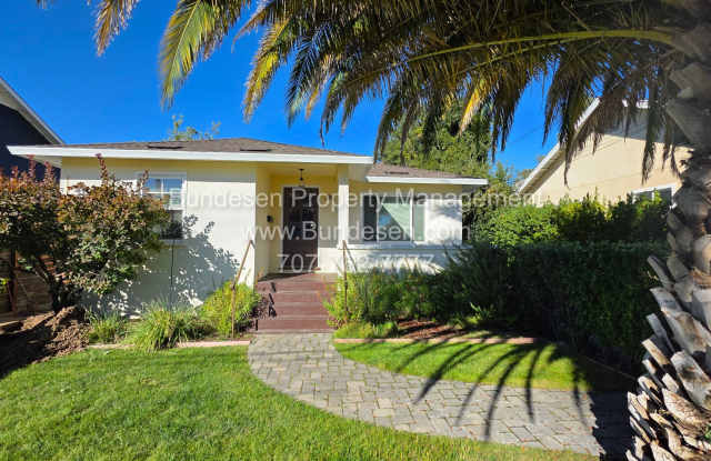 Charming Mid-Century Bungalow  Updated Cottage in the Heart of Downtown Sonoma ~340 Church Street photos photos