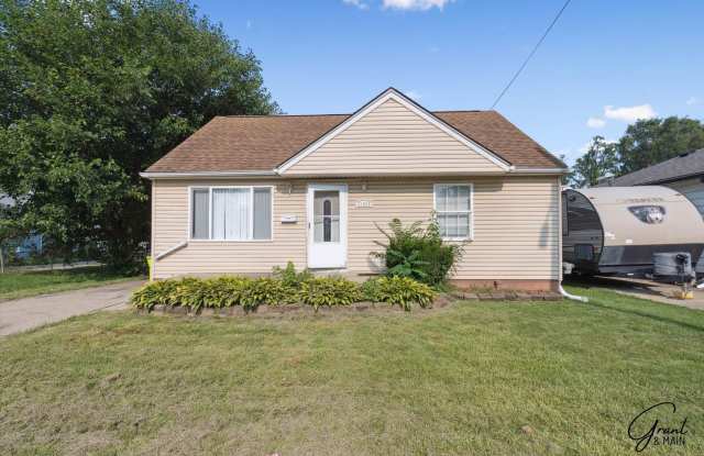$1350 3 bedroom bungalow Eastpointe - 21938 Birchwood Avenue, Eastpointe, MI 48021