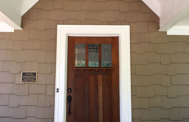 1998 W. Rugby Ave Gallery 2