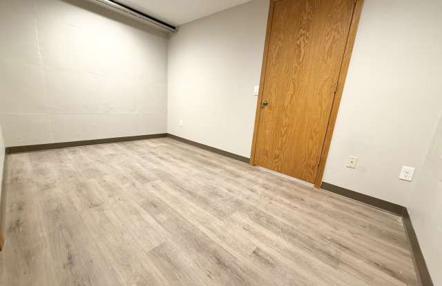 1001 S Brooks St - 5 photos photos