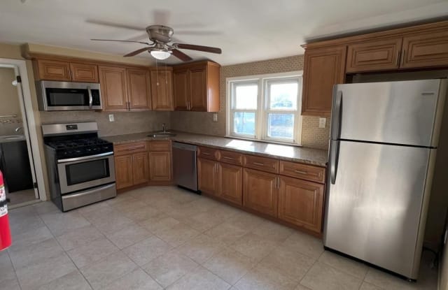 32 Henry Street - 32 Henry Street, Port Reading, NJ 07064