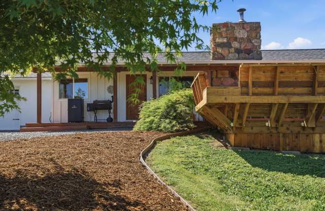 Stunning Ranch Style Home On Acreage! Gallery 1