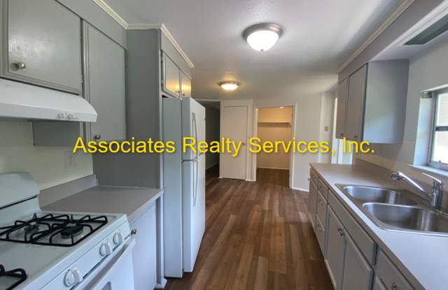 Rare find! 4 bed/3 bath House in Newberry, FL on one acre photos photos