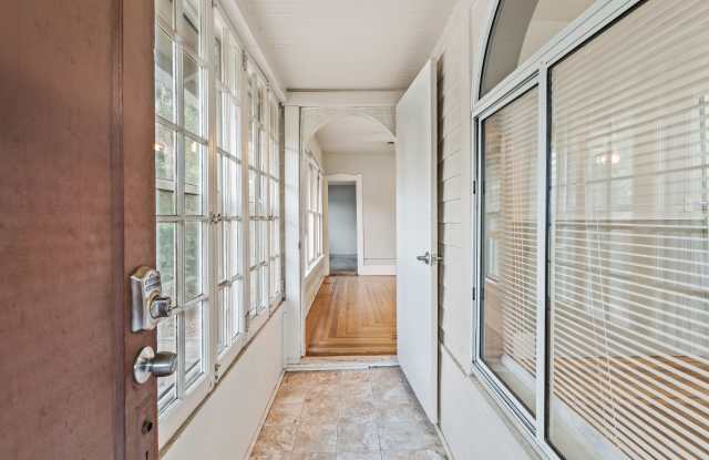 1532 North Chestnut Street - Unit B Gallery 2