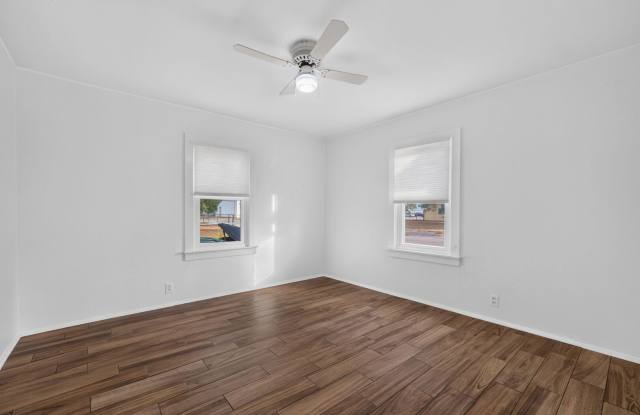 1112 LORENZO ST Gallery 3